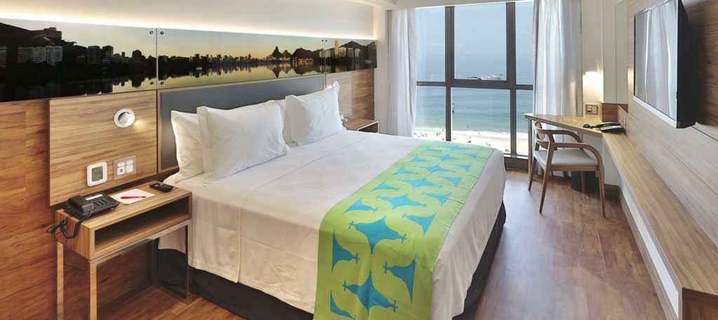 Deluxe room with sea view in the hotel arena Leme. 