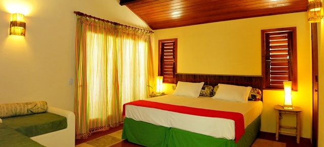 Double bed in the beautifully lit Vila Vagalume.