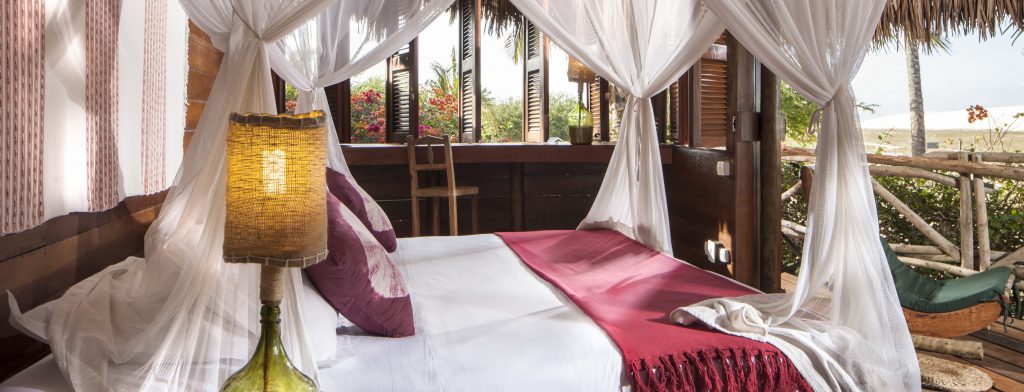 Comfortable 4 poster bed in the luxury vila kalango. 