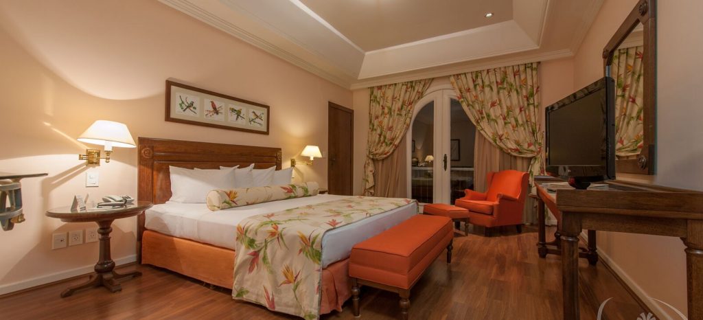 A beautifully decorated room in Hotel Tropical Resort Manaus. 