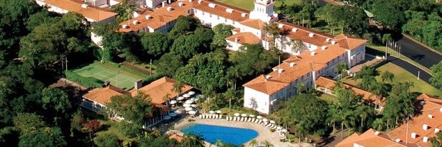 Birdseye view of hotel das cataratas. 