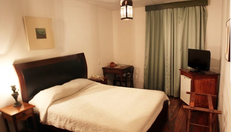 A picture of a standard bedroom in Hotel luxor in Ouro preto.